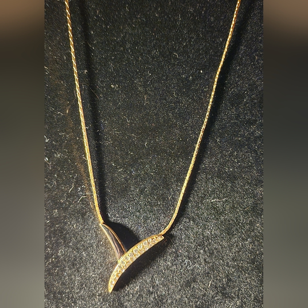 Trifari Gold-Tone V-Shaped Pendant Necklace with Black Enamel & Rhinestone Vtg - Picture 3 of 8